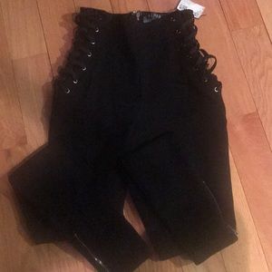 Knit leggings with mesh and lace sides